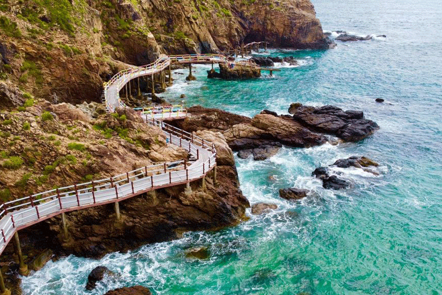 Plage sauvage à Quy Nhơn, ville côtière paisible et destination authentique au Vietnam