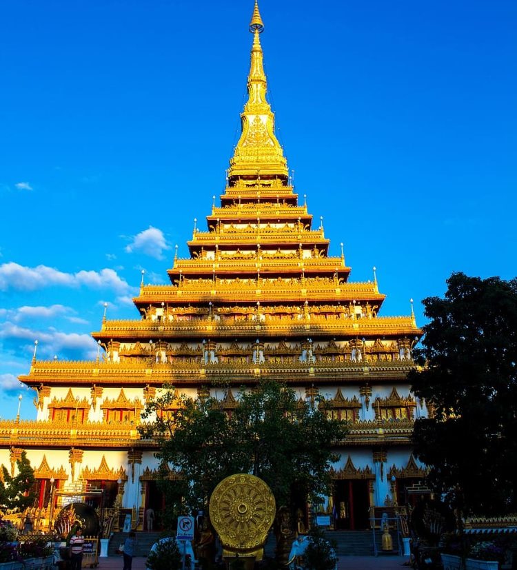 La tour des neuf étages de Wat Nong Waeng