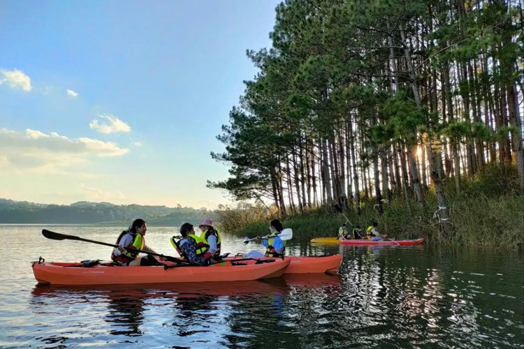 Lac de Tuyen Lam