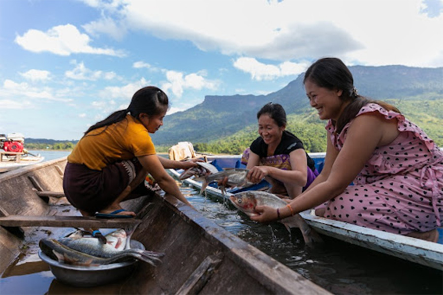 Pêcher à Nam Ngum avec les locaux est une expérience inoubliable