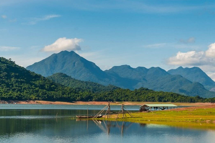 La période la plus idéale pour aller au lac Nui Coc est de mars à septembre 