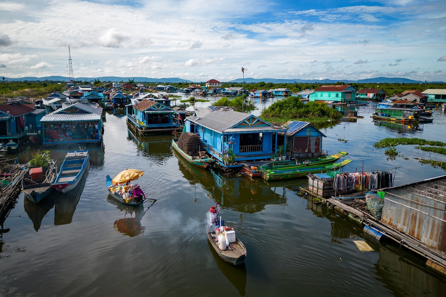mmersion dans la vie sur l’eau aux villages flottants du Tonlé Sap