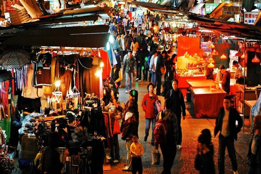 Marché nocturne de Kamala est un excellent lieu pour découvrir la vie locale
