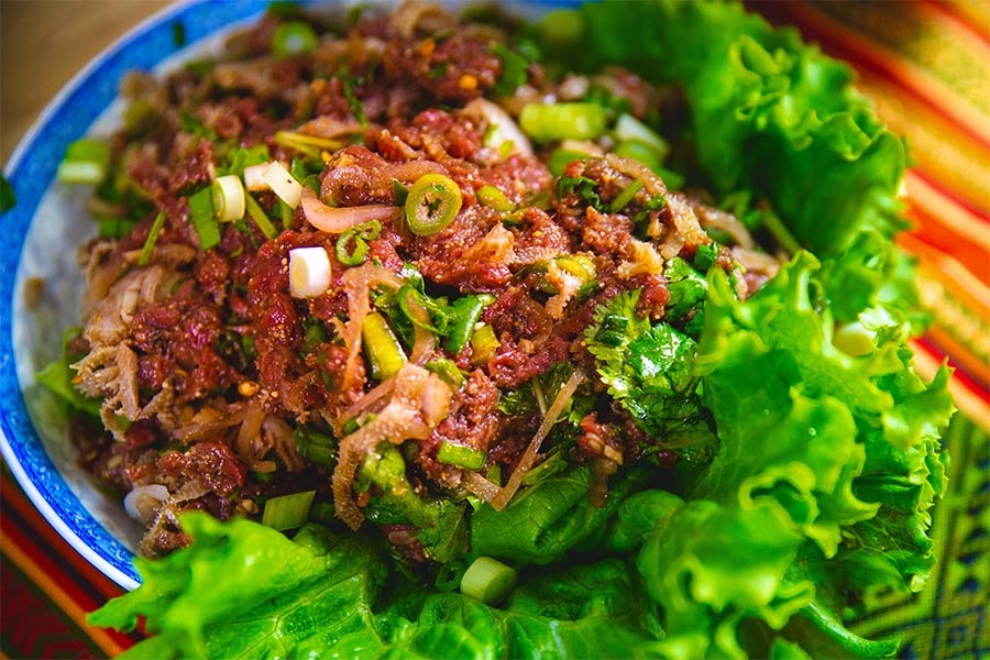 le Larb laotien est l'un des meilleurs plats à Luang Prabang