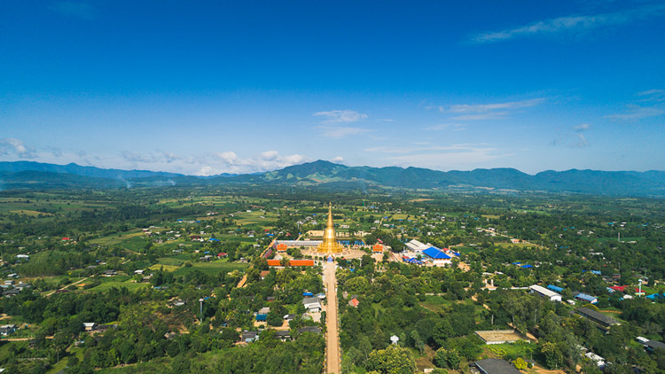 Wat Mahathat Chedi Sri Wiang Chai se trouve à la province de Lamphun