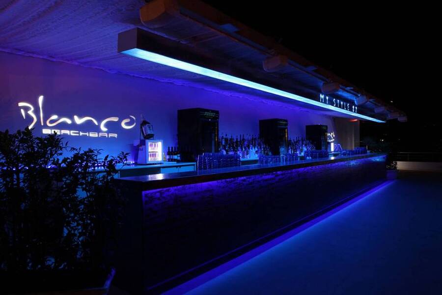 Pour loger dans le sud de la Thaïlande à prix réduit, le Blanco Beach Bar Hostel est parfait