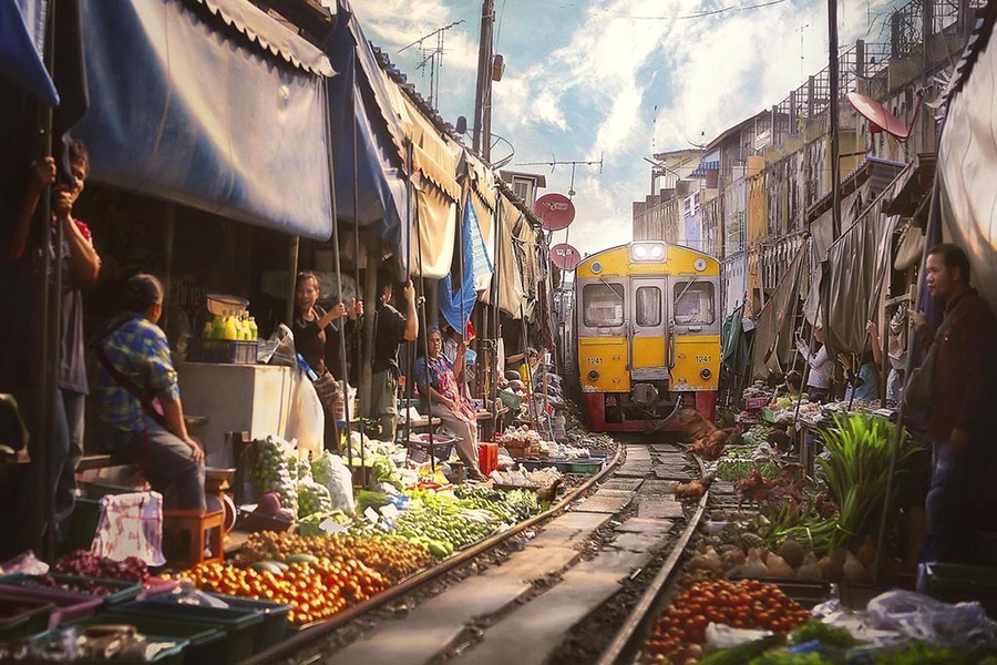 Le marché de nuit Ratchada (Rot Fai) est une adresse authentique pour ceux qui veulent manger pas cher à Bangkok