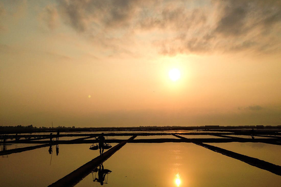 Les marais salants de Kampot à l'aube