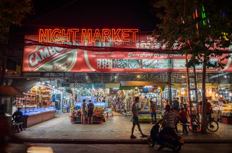 Le marché de nuit au Pub Street à Siem Reap est fréquenté chaque nuit