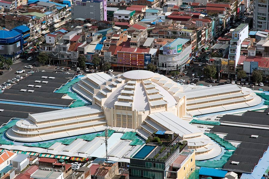 Le marché central est construit avec une architecture symétrique