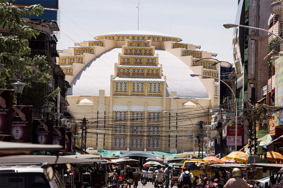 Marché Central de Phnom Penh est une attraction emblématique de la ville