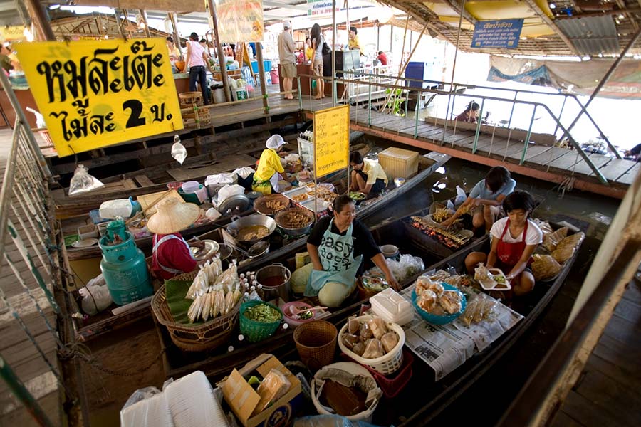 Lam Phaya - un des meilleurs marchés flottants du week-end près de Bangkok