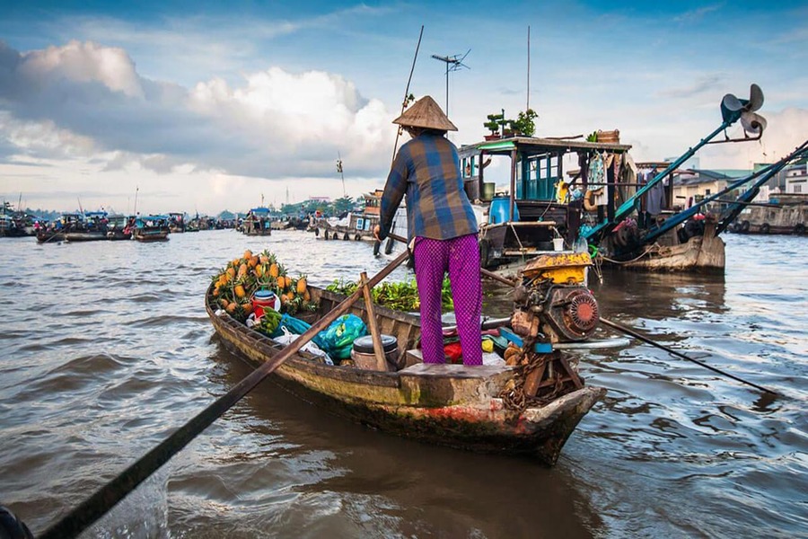Le marché flottant de Nga Bay représente parfaitement la vie authentique au Vietnam