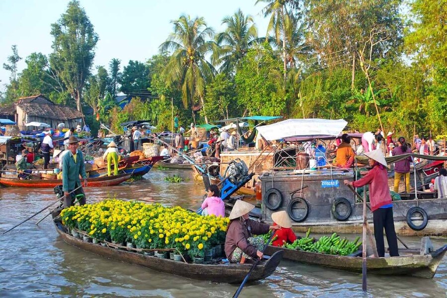 Le marché flottant de Phung Hiep reste un pilier du tourisme fluvial au sud du pays