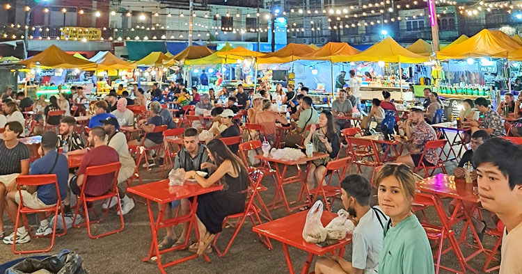 Découverte de la cuisine locale au marché nocturne de Krabi est une expérience inoubliable