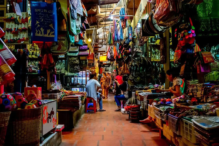 Les produits d'artisanat dans le marché Psar Nath