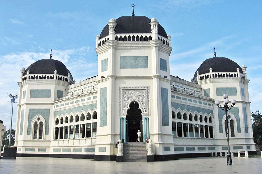 Grande Mosquée Al-Mashun - réputée pour son architecture remarquable à Medan