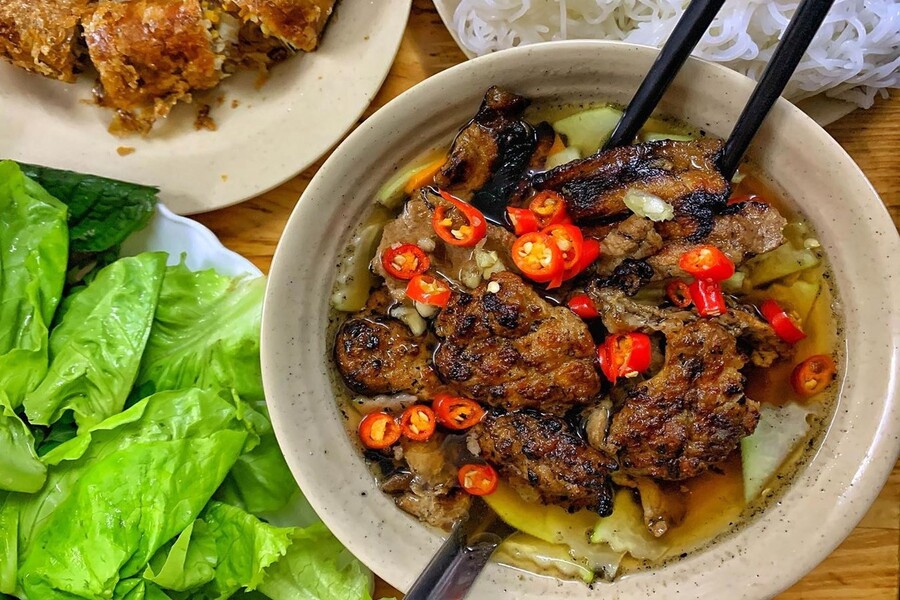 Déguster un bun cha dans un petit restaurant local Hanoi est une expérience mémorable