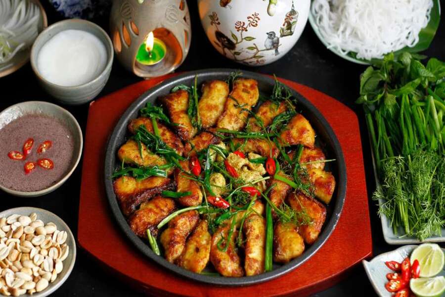 Le Cha Ca La Vong est un meilleur plat à Hanoi qui attire tous les visiteurs