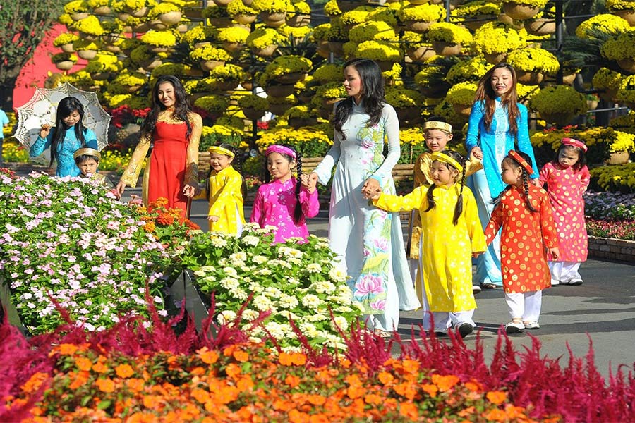 Rue des fleurs de Nguyen Hue à Hochiminh ville pendant le têt - meilleures destinations à visiter au Vietnam