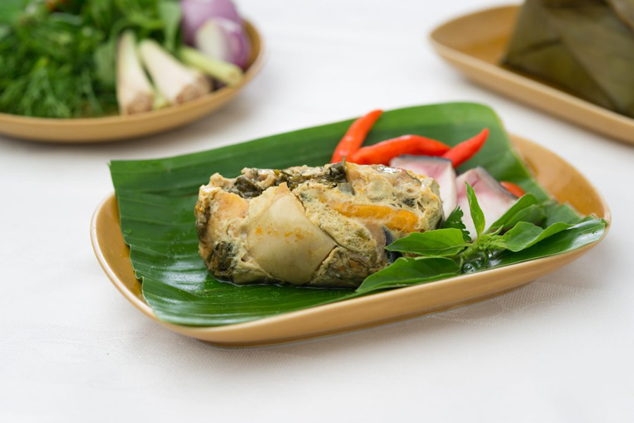 Le plat du poisson cuit à la vapeur extraodinaire, meilleurs plats laotiens à essayer