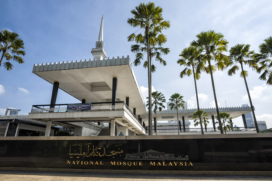 Élégance et grandeur architecturale de la Mosquée nationale de Malaisie