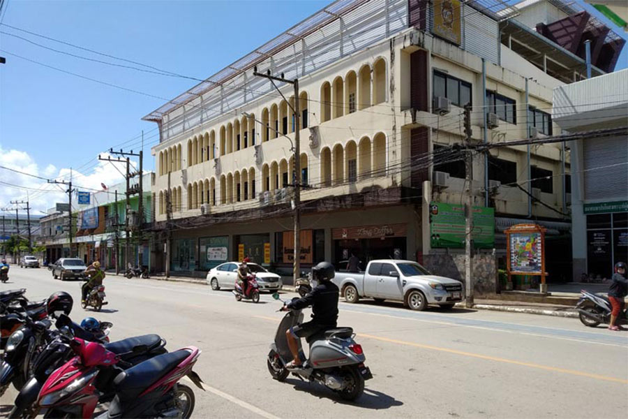 Vous pouvez louer une moto au centre ville de Nongkhai - la plus grande ville de Loei