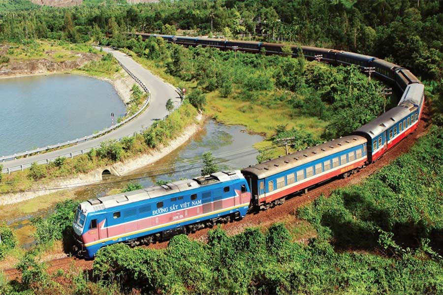 Le train est l'un des moyens de transport du Vietnam le plus populaire