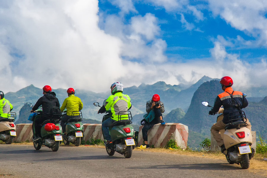 Le scooter est le plus populaire parmi les moyens de transport du Vietnam