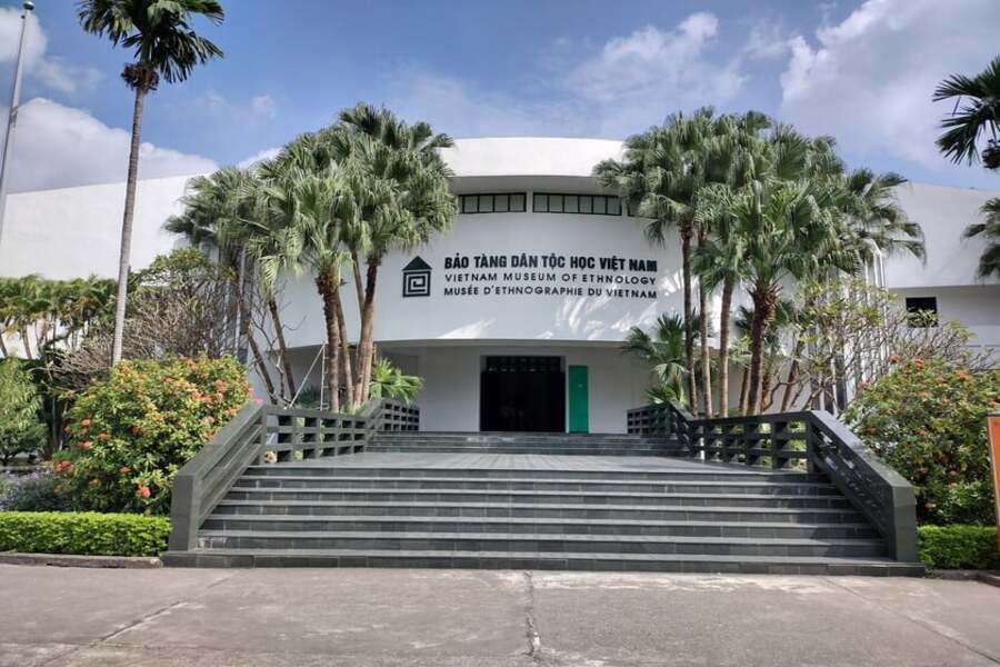 Vous pouvez choisir des itinéraires de voyage tels que la visite du Musée d'ethnologie du Vietnam en cas de tempête