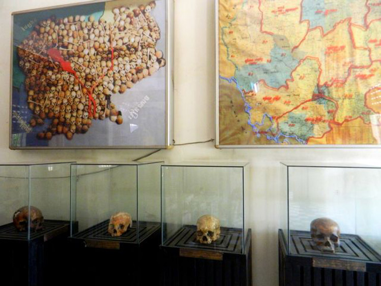 Le musée du génocide de Tuol Sleng, qui préserve des images du sombre passé du Cambodge, hante les visiteurs
