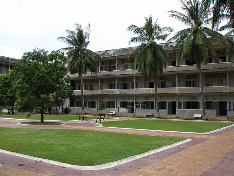 Le musée du génocide de Tuol Sleng était autrefois un grand lycée au centre de Phnom Penh