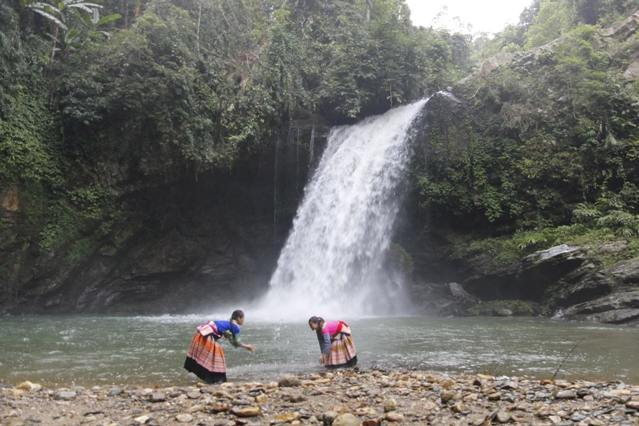 Cascade Suoi Tien à la Réserve naturelle de Na Hau : un joyau caché au cœur de la forêt