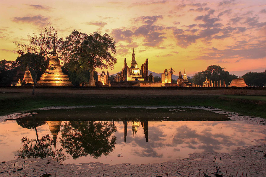 Lever du soleil à Sukhothai 