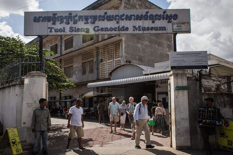 Musée du génocide de Tuol Sleng est au centre ville, à proximié du Palais Royal