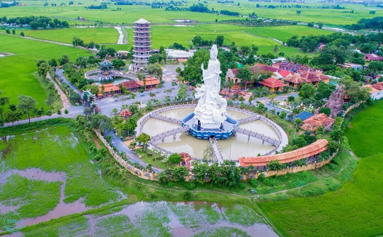 Panorama de la pagode Thien Lam Go Ken à Tay Ninh