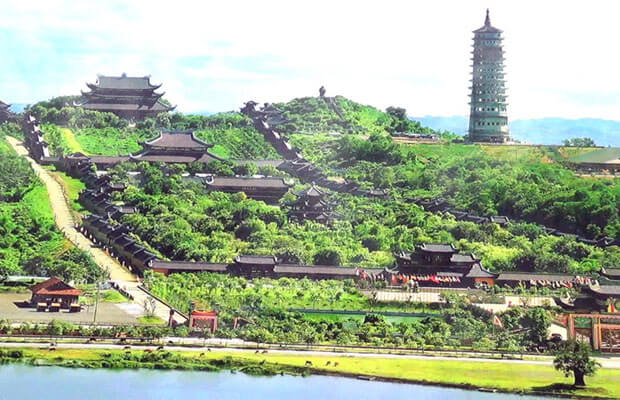 Le printemps est le meilleur propice pour visiter la pagode Bai Dinh