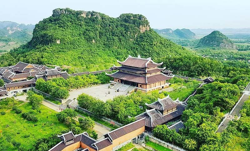 La vue panoramique sur la pagode Bai Dinh est impressionnante vue d'en haut