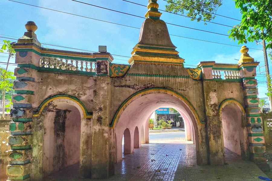 Un portail unique en forme de grotte