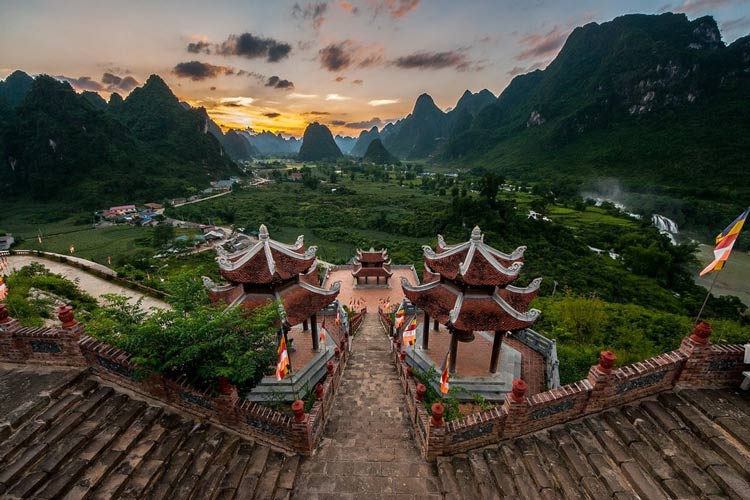 Phat Tich est une ancienne pagode à proximité de la cascade de Ban Gioc