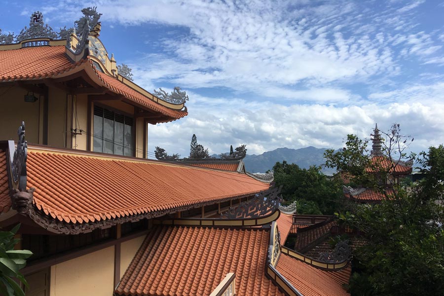 Pagode de Long Son: La Grande Cloche et le Grand Tambour de Hong Chung