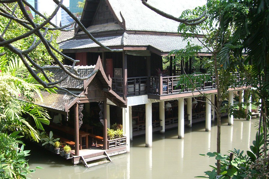 Le Palais Suan Pakkad se distingue des autres palais royaux à Bangkok par son charme intime et traditionnel