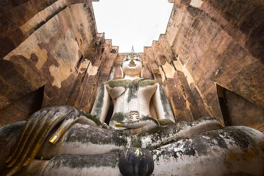 Statue de bouddha emblématique à Sukkhothai