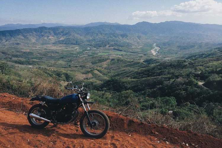 Découverte de la nature au parc national de Chu Mom Ray à moto est une expérience inoubliable