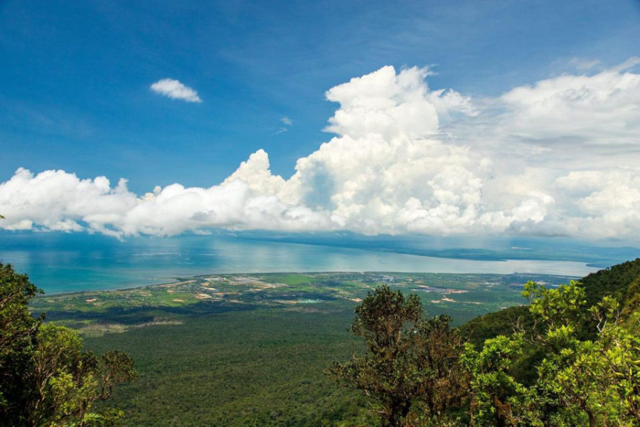 La vue spectaculaire sur la golf de Thailande au parc national de Preah Monivong