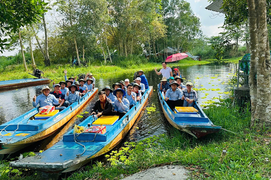 Balade en barque à moteur dans les canaux d’U Minh Thuong