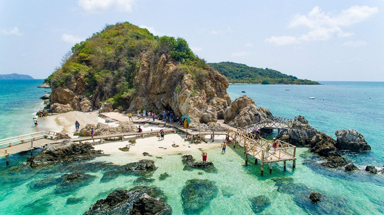 Parc sous-marin de Ko Kham est une ile dans le Golfe de Thailande