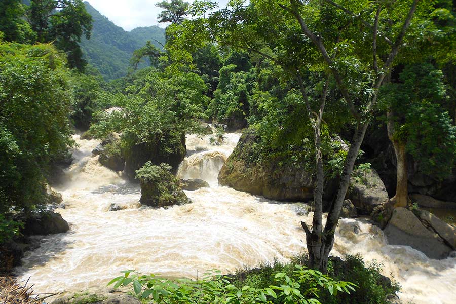 Parcs nationaux au Vietnam - parc national de Ba Be - cascade de Dau Dang