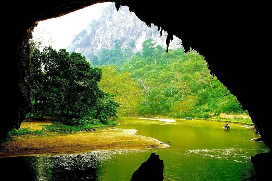 Parcs nationaux au Vietnam - parc national de Ba Be - grotte de Puong