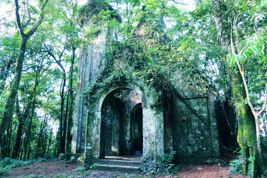 Parcs nationaux au Vietnam - Parc national de Ba Vi - ruines de la vieille église